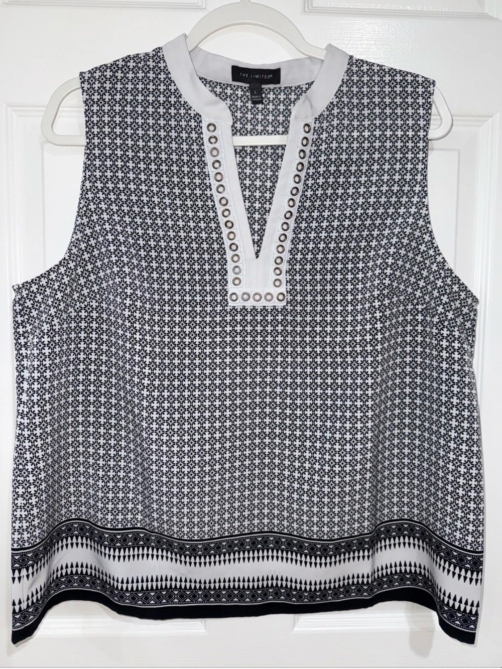 The Limited Women's L Sleeveless Blouse White/Black Geo Floral Grommet Accent